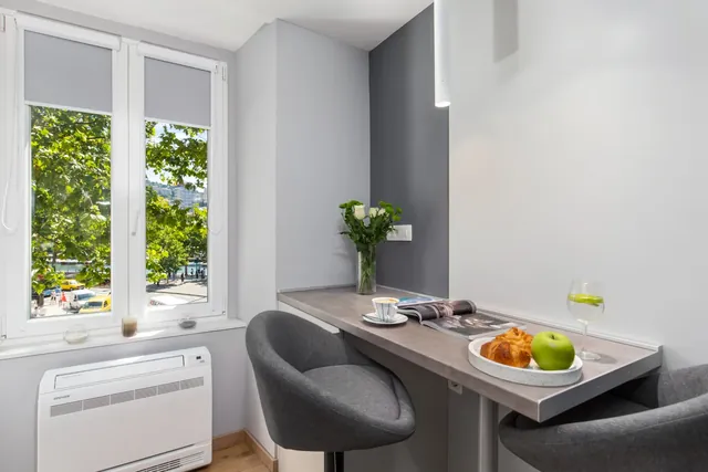 Studio 2 Essbereich am Fenster