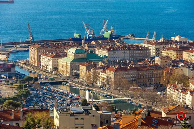 Blick von Trsat auf den Hafen und das Stadtzentrum von Rijeka